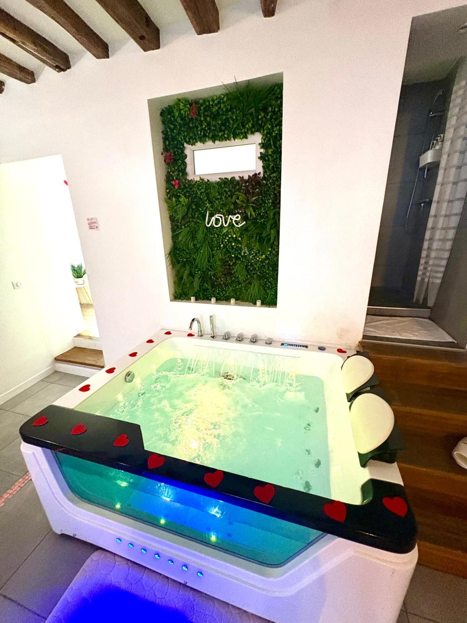 Logement Moderne Avec Jacuzzi Aubervilliers Bagian luar foto