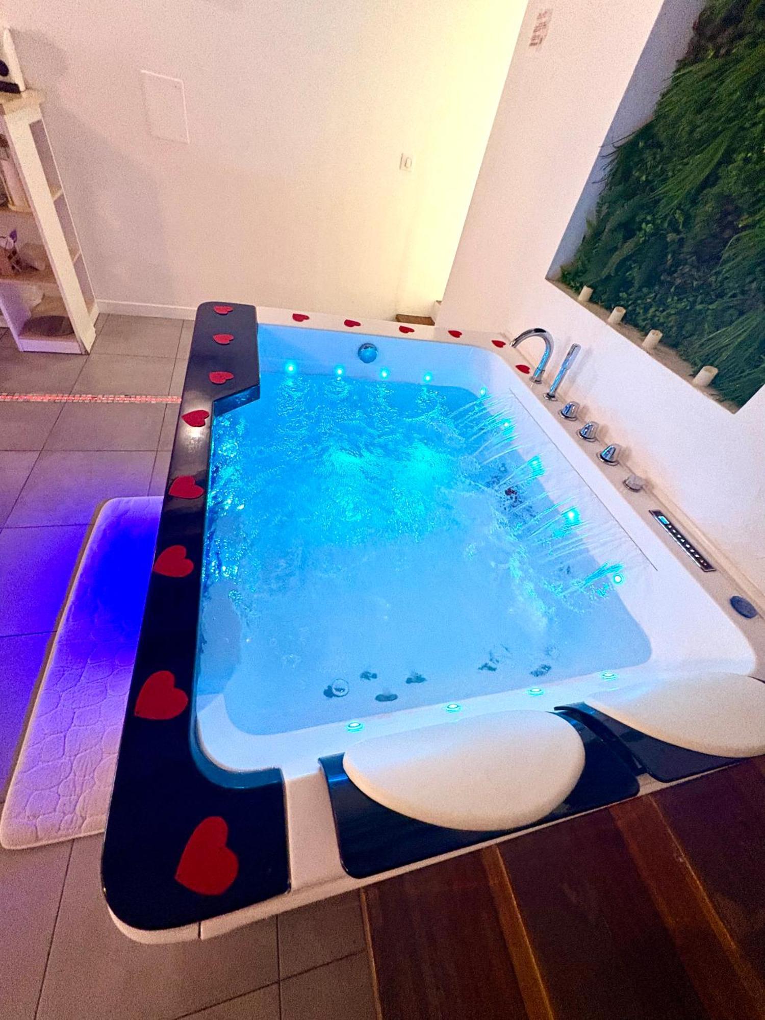 Logement Moderne Avec Jacuzzi Aubervilliers Bagian luar foto